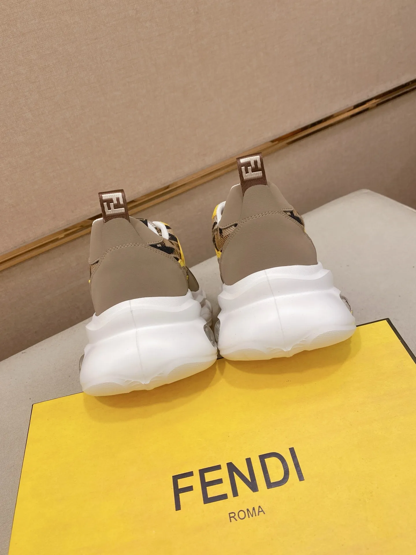 Factory price 442💰 (fendi) New style 👊🏻 upper 🇮🇹 imported cowhide fabric 🇩🇪 lining imported sheepskin lining. The original outsole is molded to highlight the identity of every man, and the upper foot is elegant and stable🚶🏻🚶🏻The high-end custom counters reproduce the original version📯No matter the wind or rain, the shoe last remains unchanged and can withstand the verification of time🔍️,🔵 Size: 38-44